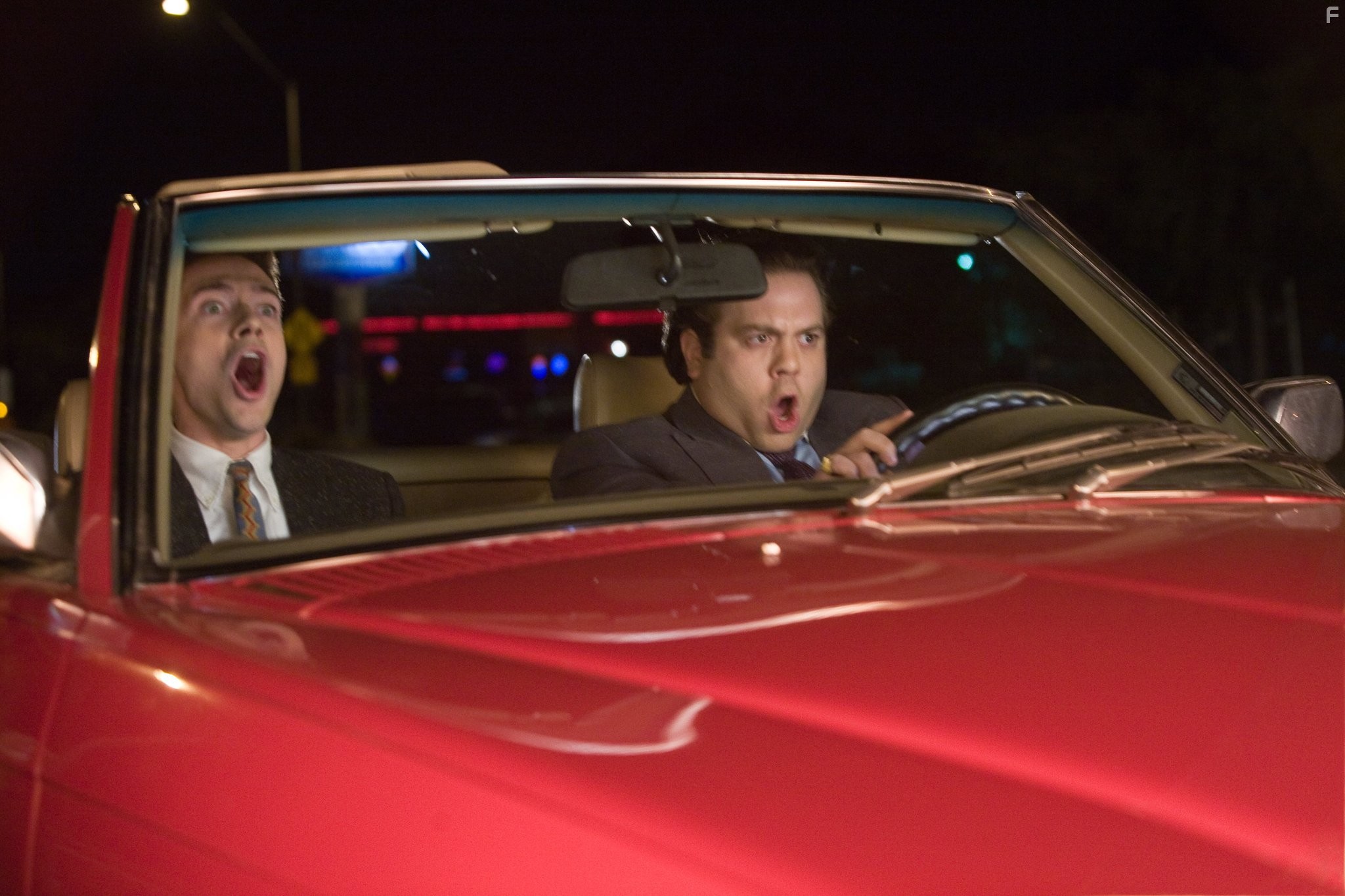 Dan Fogler and Topher Grace in Отвези меня домой (2011)