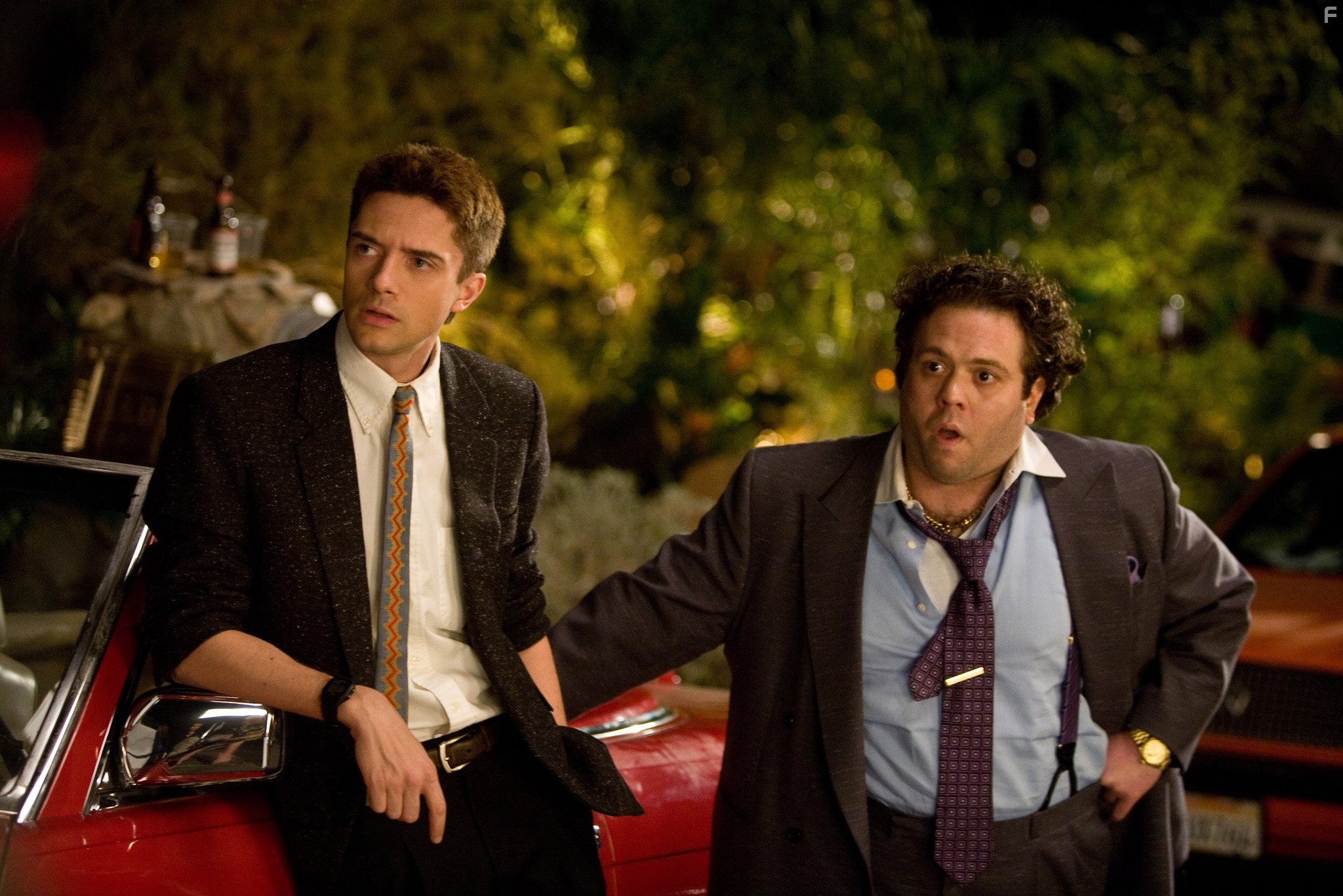 Dan Fogler and Topher Grace in Отвези меня домой (2011)