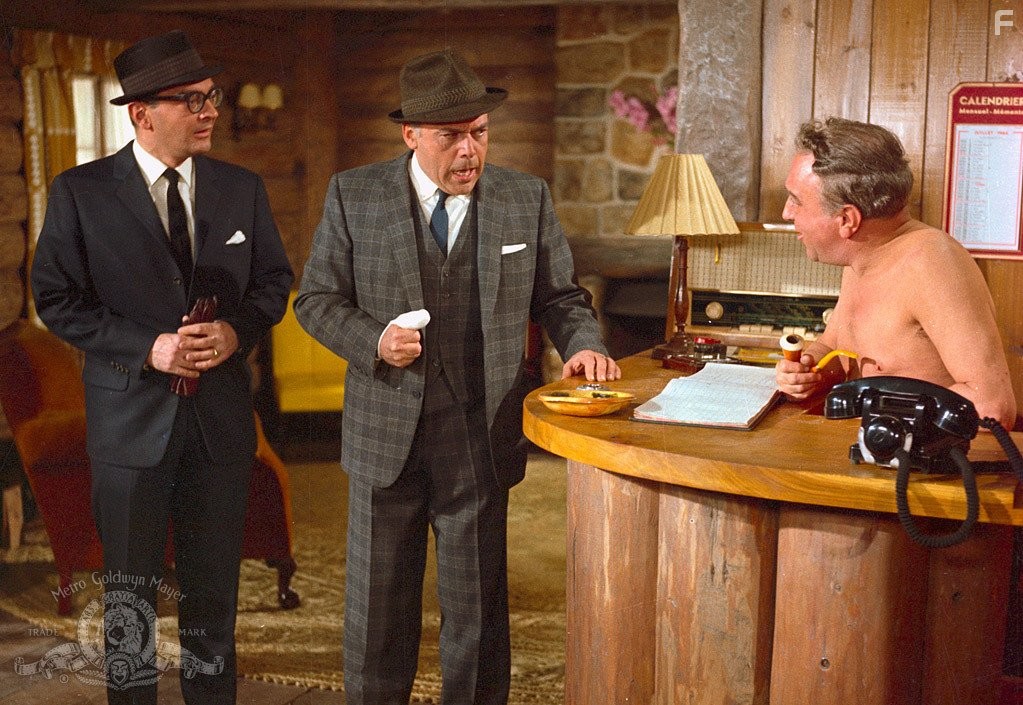 Herbert Lom and Andr? Maranne in Выстрел в темноте (1964)