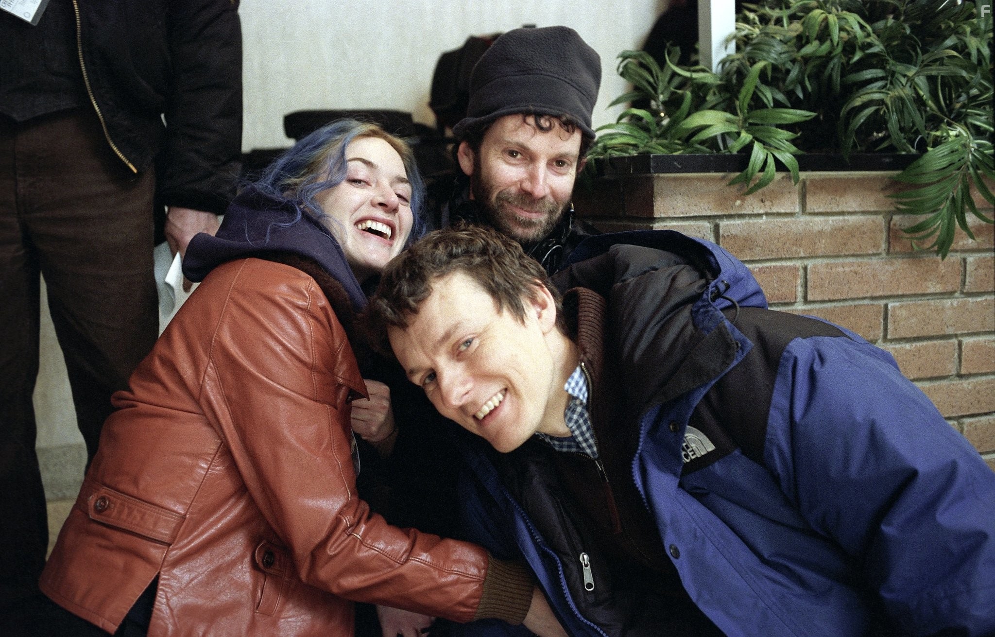 Kate Winslet, Michel Gondry, and Charlie Kaufman in Вечное сияние чистого разума (2004)