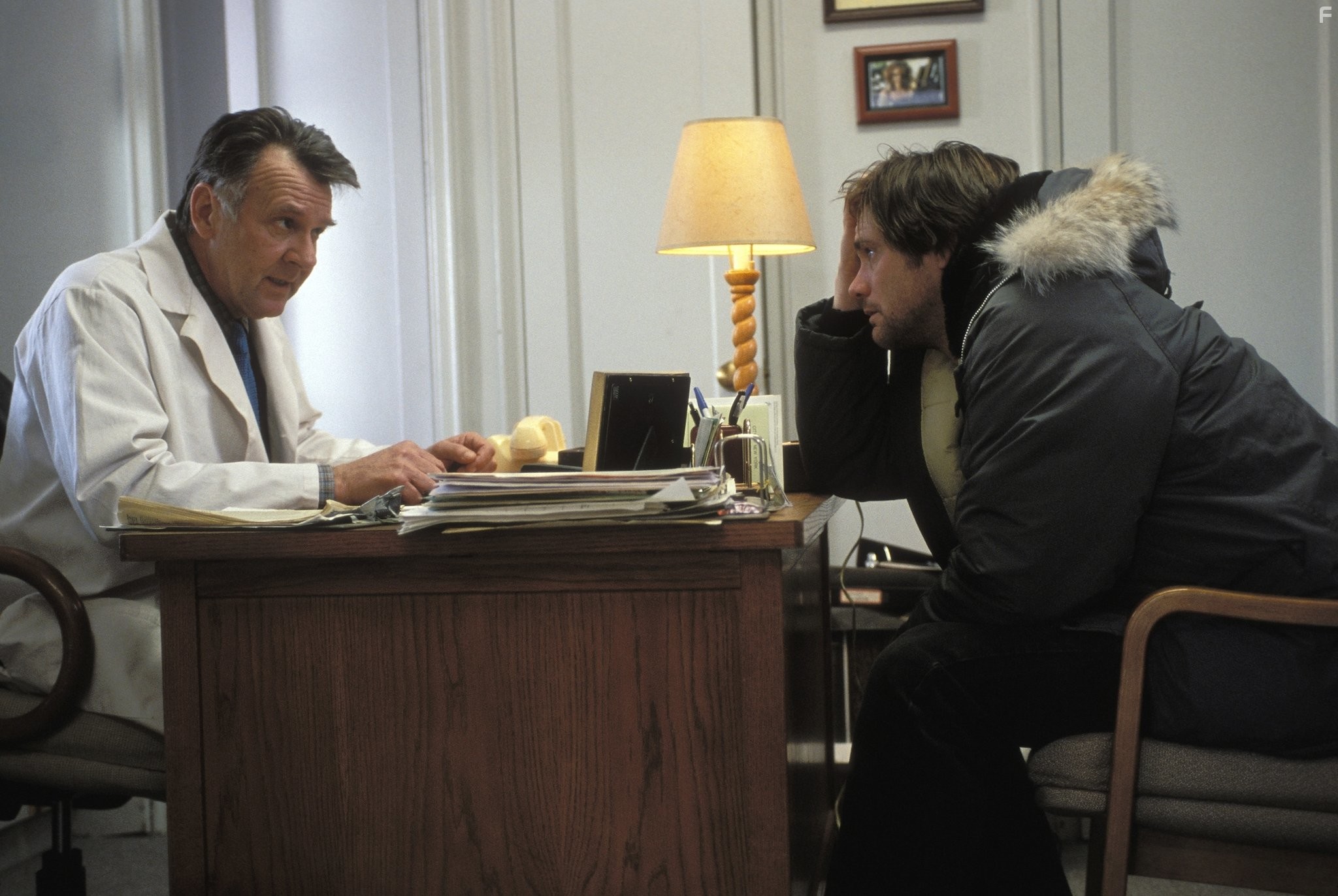 Jim Carrey and Tom Wilkinson in Вечное сияние чистого разума (2004)