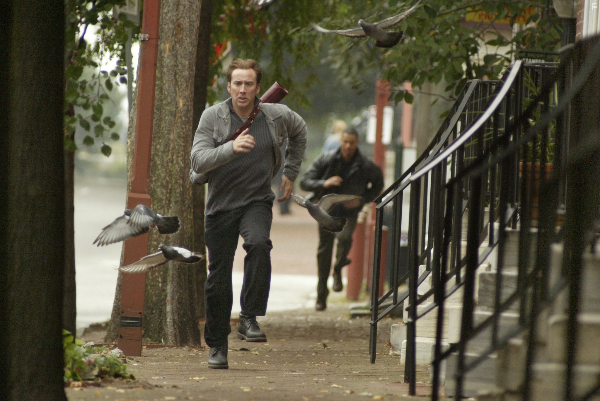 Nicolas Cage and Stephen Pope in Сокровище нации (2004)