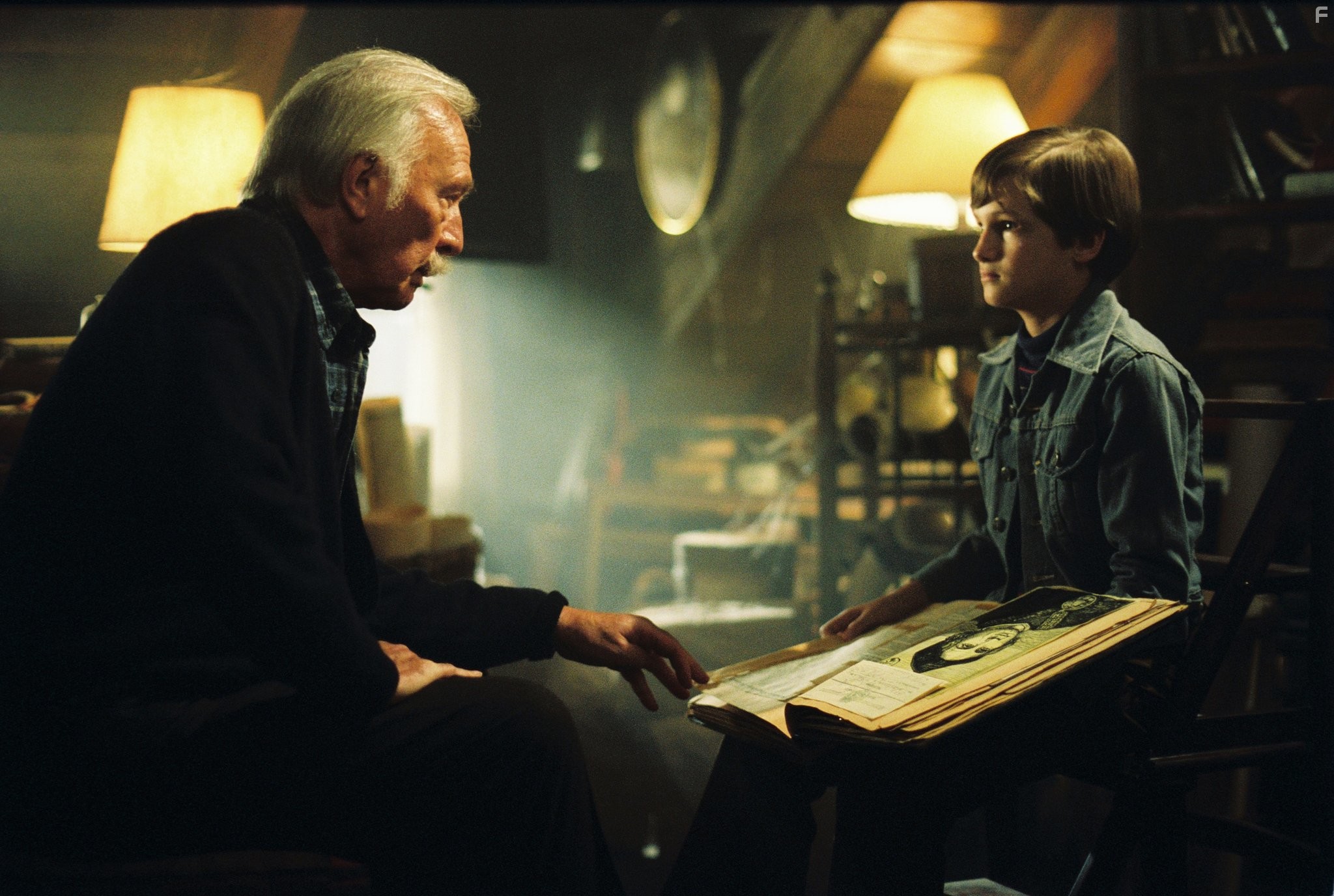 Christopher Plummer and Hunter Gomez in Сокровище нации (2004)