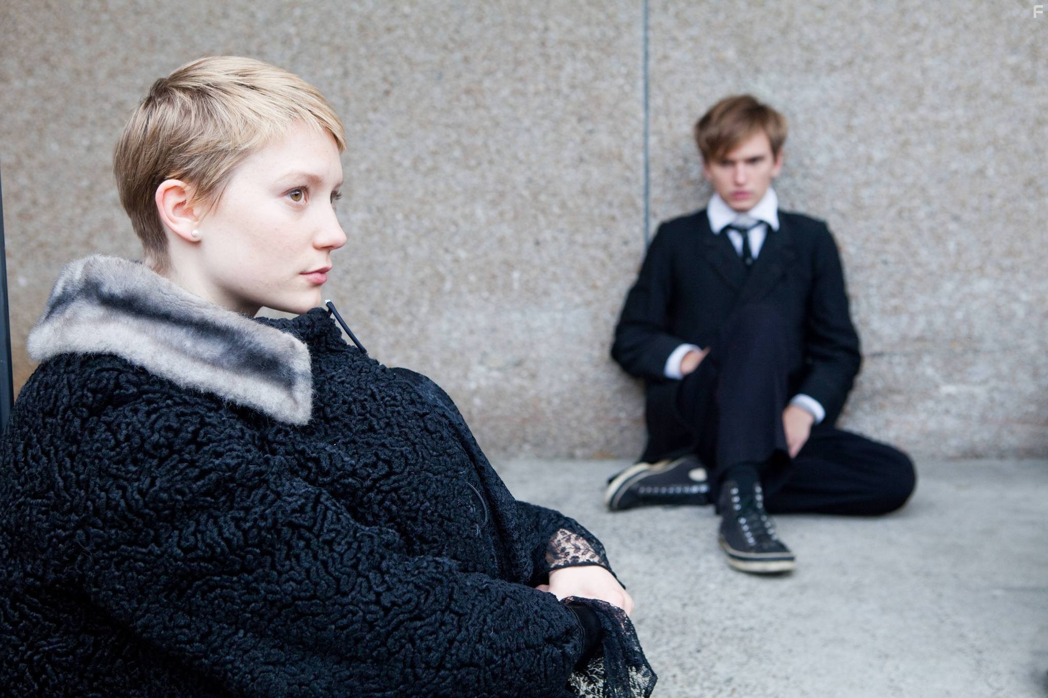 Henry Hopper and Mia Wasikowska in Не сдавайся (2011)