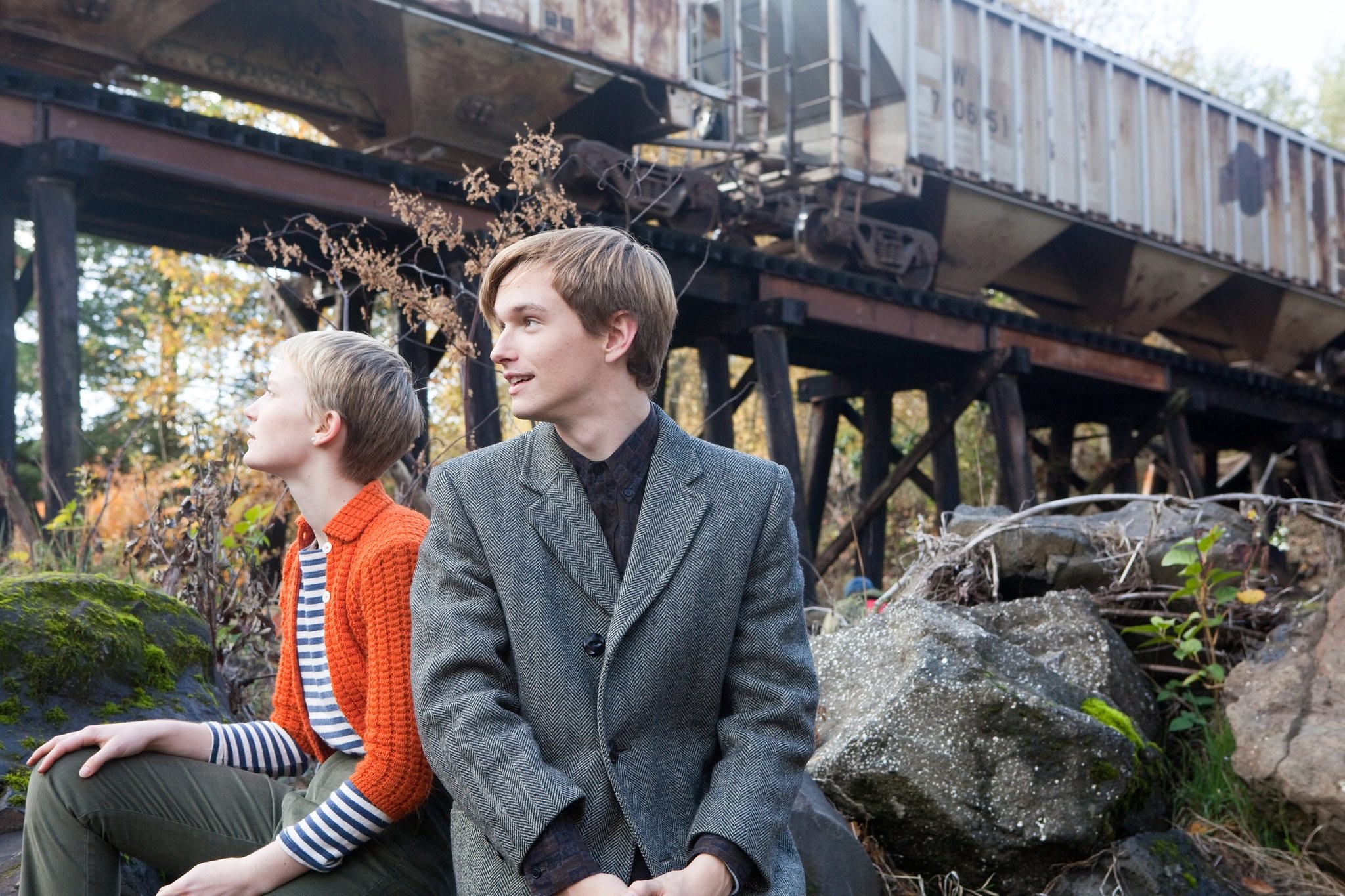 Henry Hopper and Mia Wasikowska in Не сдавайся (2011)