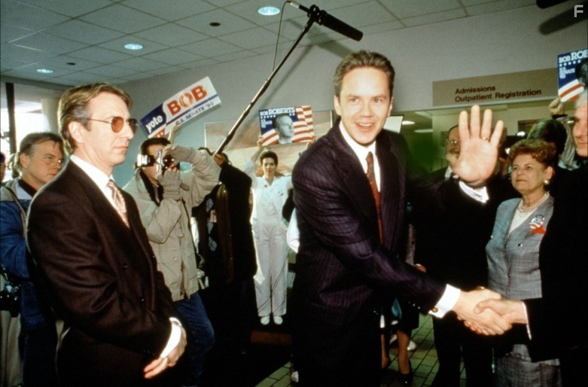 Tim Robbins and Alan Rickman in Боб Робертс (1992)