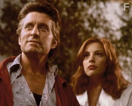 Michael Douglas and Liv Tyler in Ночь в баре Маккула (2001)
