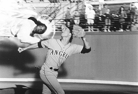 Matthew McConaughey in Ангелы у кромки поля (1994)