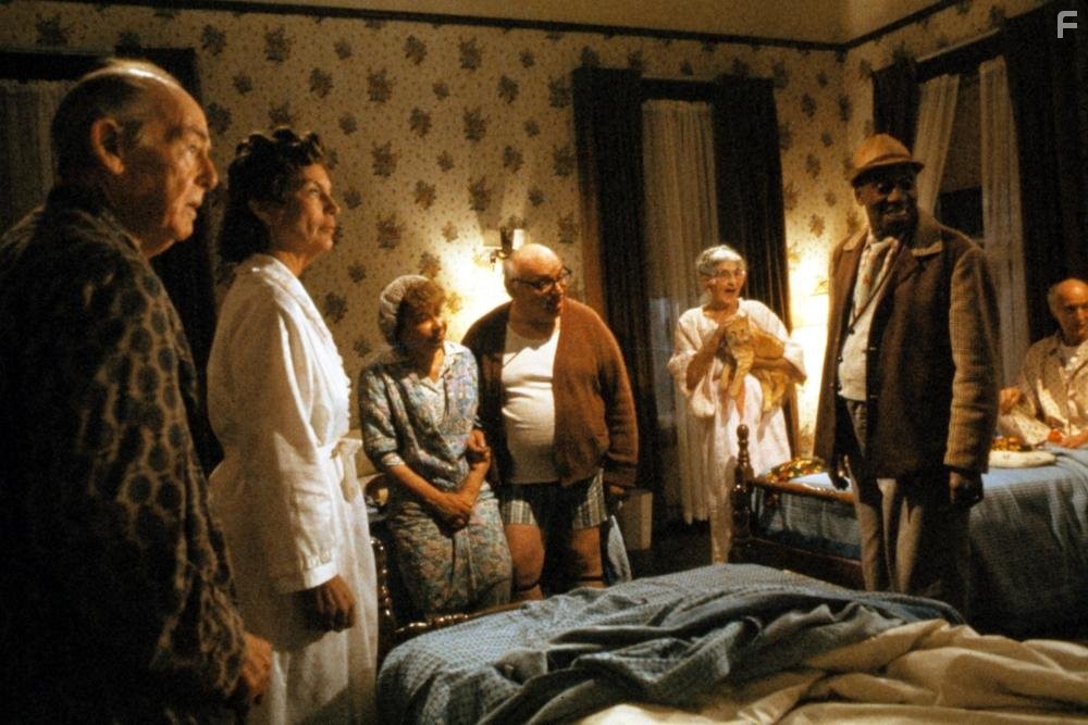 Scatman Crothers, Selma Diamond, Martin Garner, Priscilla Pointer, Bill Quinn, and Helen Shaw in Сумеречная зона (1983)