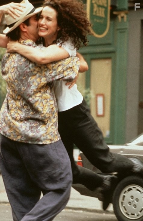 Andy Garcia and Andie MacDowell in Спекулянт (1999)