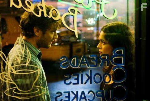 Jude Law and Norah Jones in Мои черничные ночи (2007)