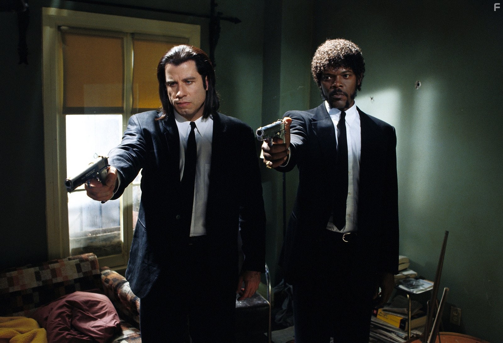 Samuel L. Jackson and John Travolta in Криминальное чтиво (1994)
