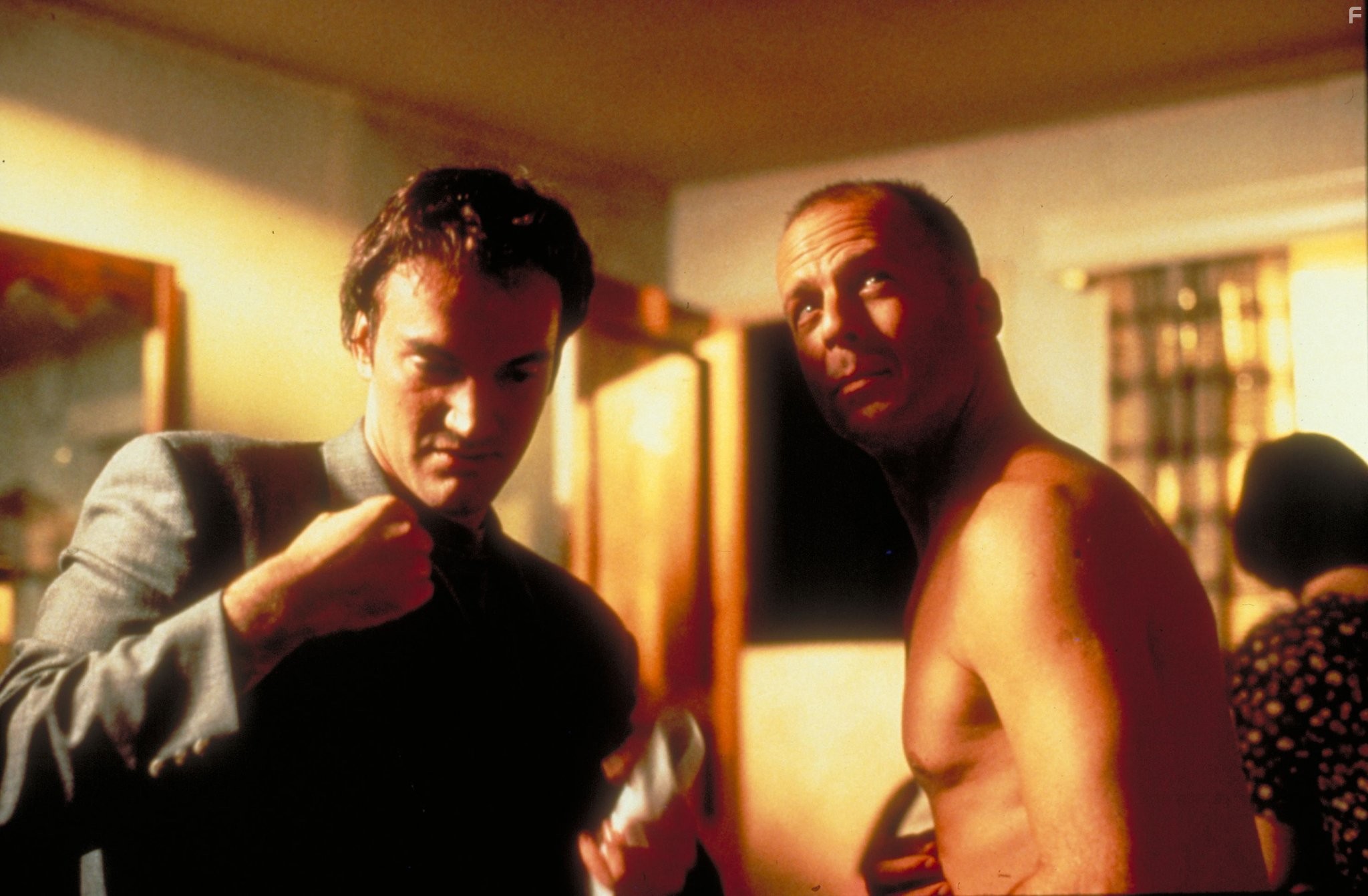 Quentin Tarantino and Bruce Willis in Криминальное чтиво (1994)