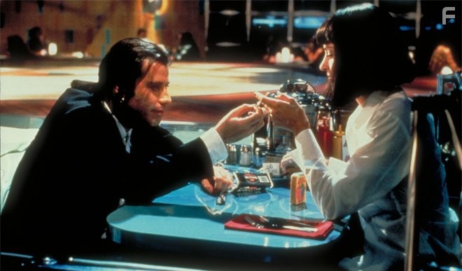 Uma Thurman and John Travolta in Криминальное чтиво (1994)