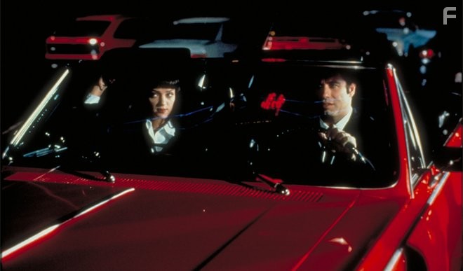 Uma Thurman and John Travolta in Криминальное чтиво (1994)