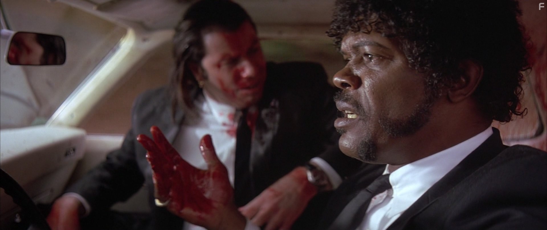 Samuel L. Jackson and John Travolta in Криминальное чтиво (1994)