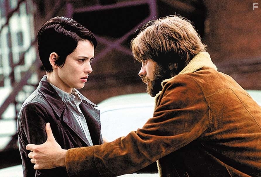 Winona Ryder and Jared Leto in Прерванная жизнь (1999)
