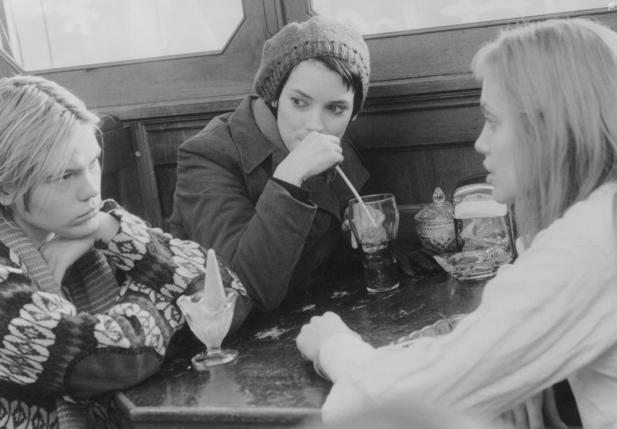 Winona Ryder, Angelina Jolie, and Clea DuVall in Прерванная жизнь (1999)