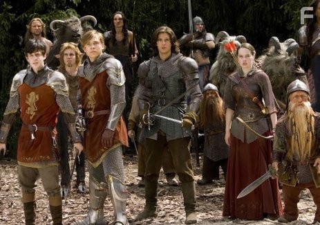 Peter Dinklage, William Moseley, Anna Popplewell, Skandar Keynes, and Ben Barnes in Хроники Нарнии: Принц Каспиан (2008)