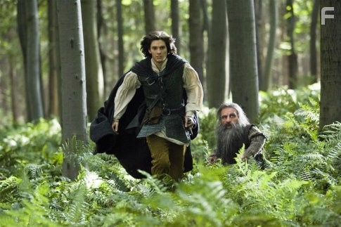 Warwick Davis and Ben Barnes in Хроники Нарнии: Принц Каспиан (2008)