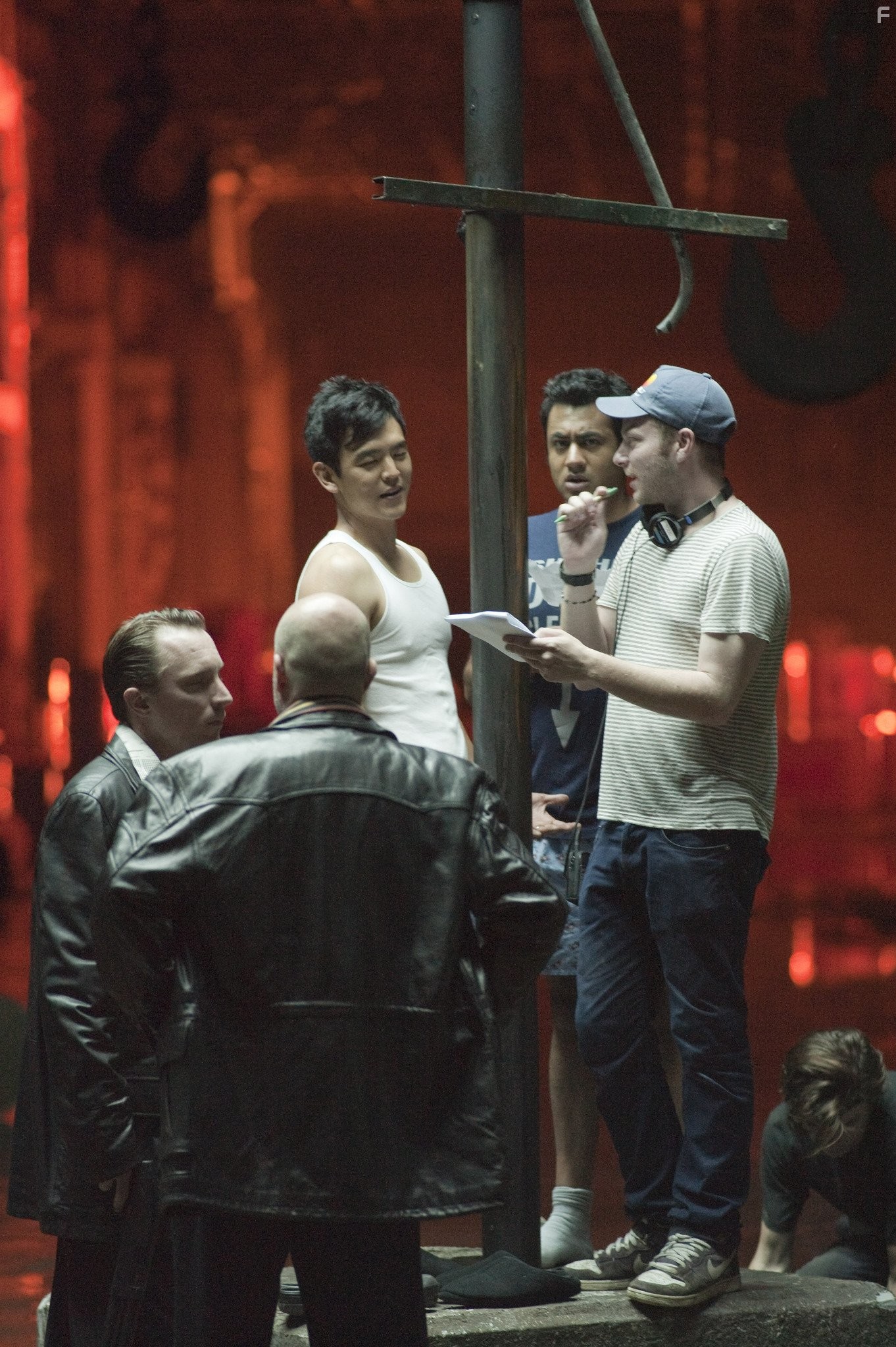 John Cho, Kal Penn, Yasen Peyankov, and John Hoogenakker in Убойное Рождество Гарольда и Кумара (2011)