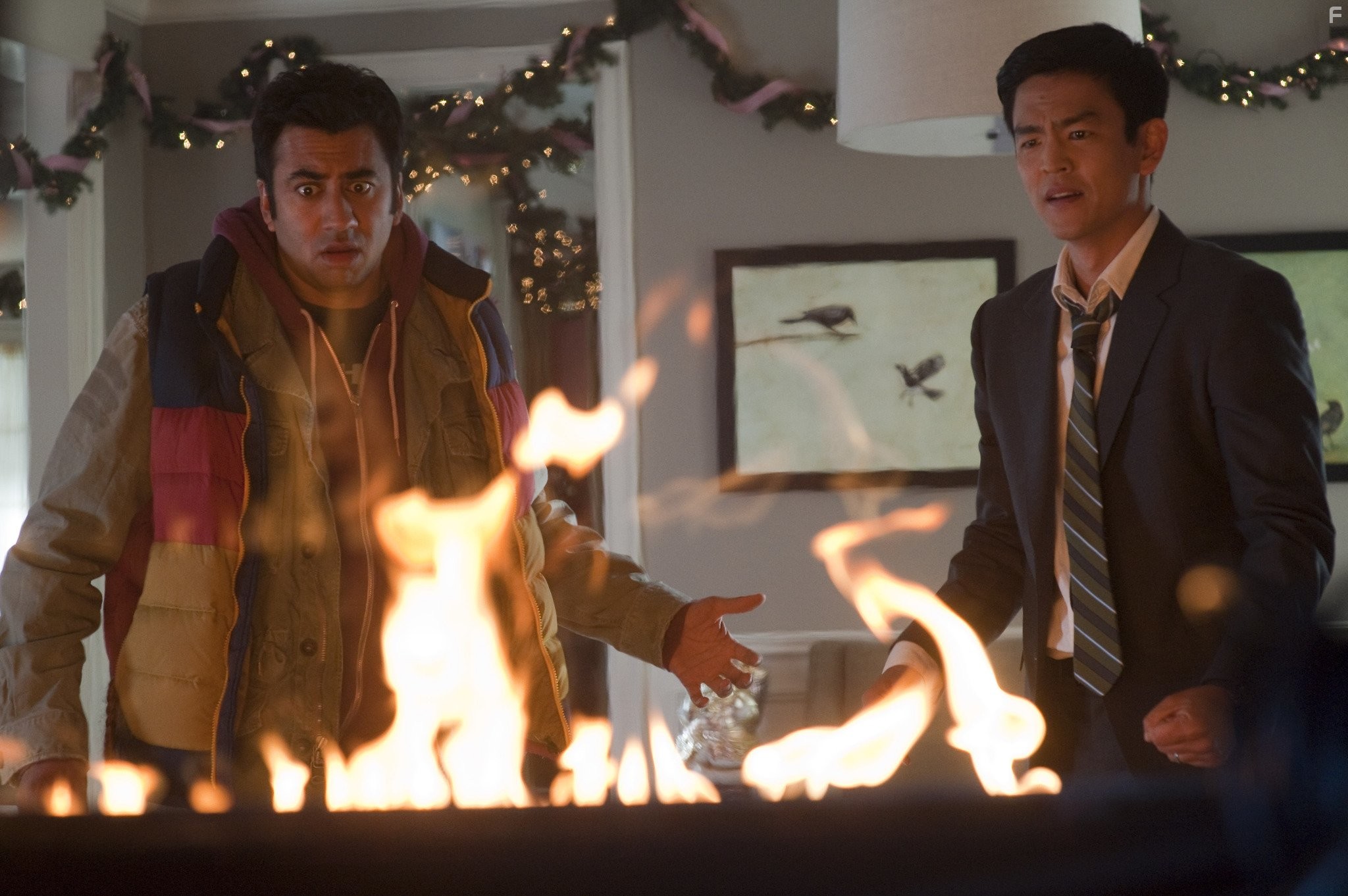 John Cho and Kal Penn in Убойное Рождество Гарольда и Кумара (2011)