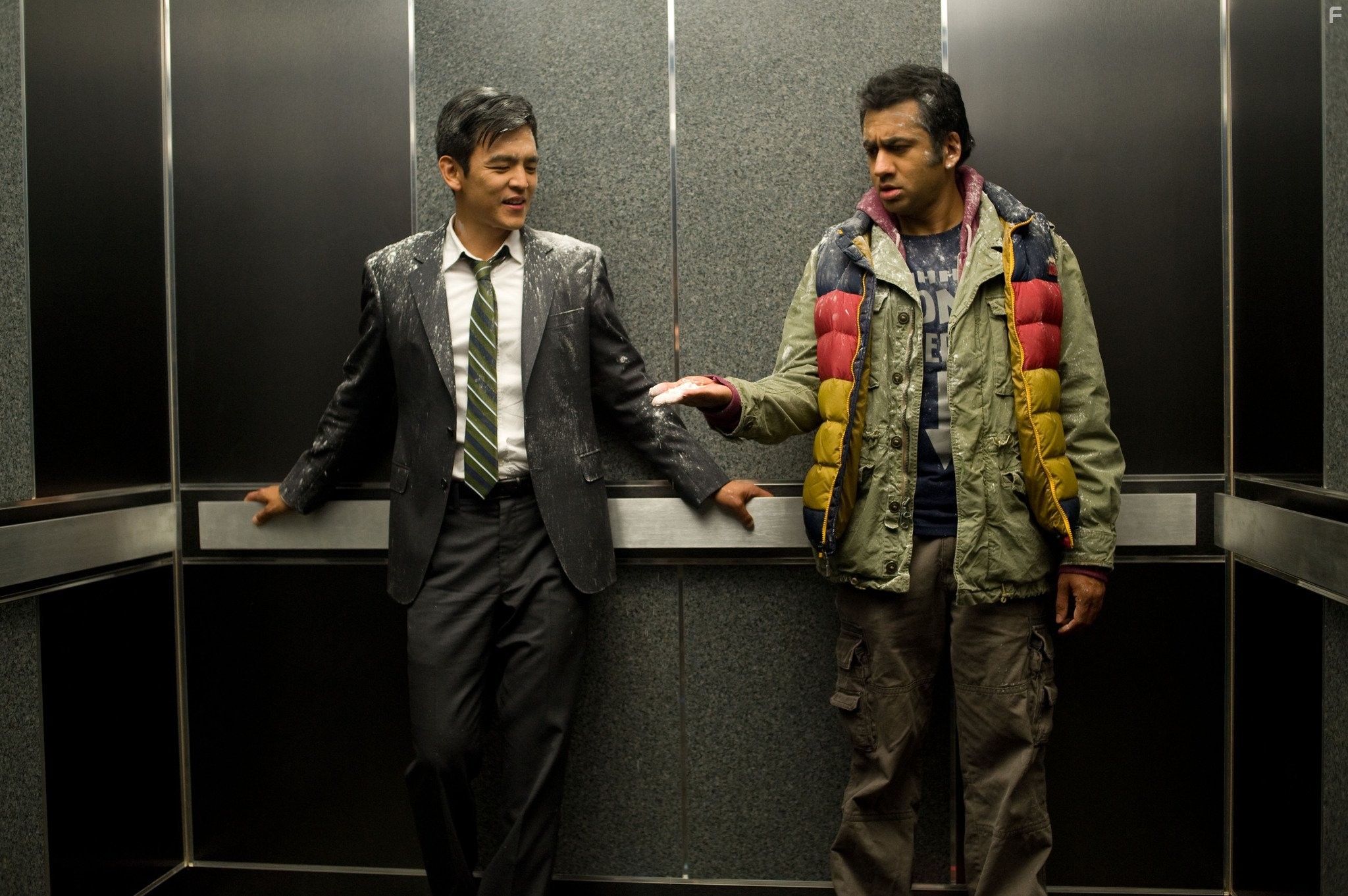 John Cho and Kal Penn in Убойное Рождество Гарольда и Кумара (2011)