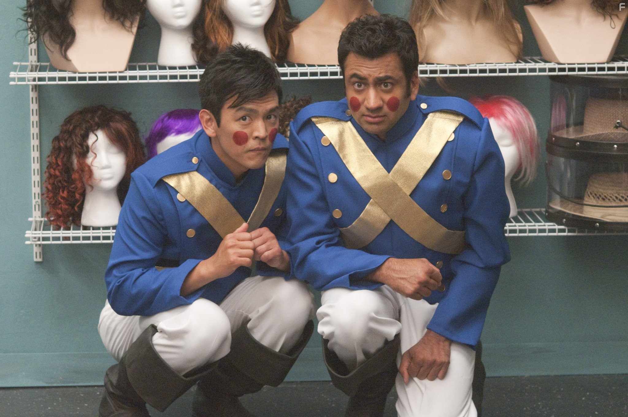 John Cho and Kal Penn in Убойное Рождество Гарольда и Кумара (2011)