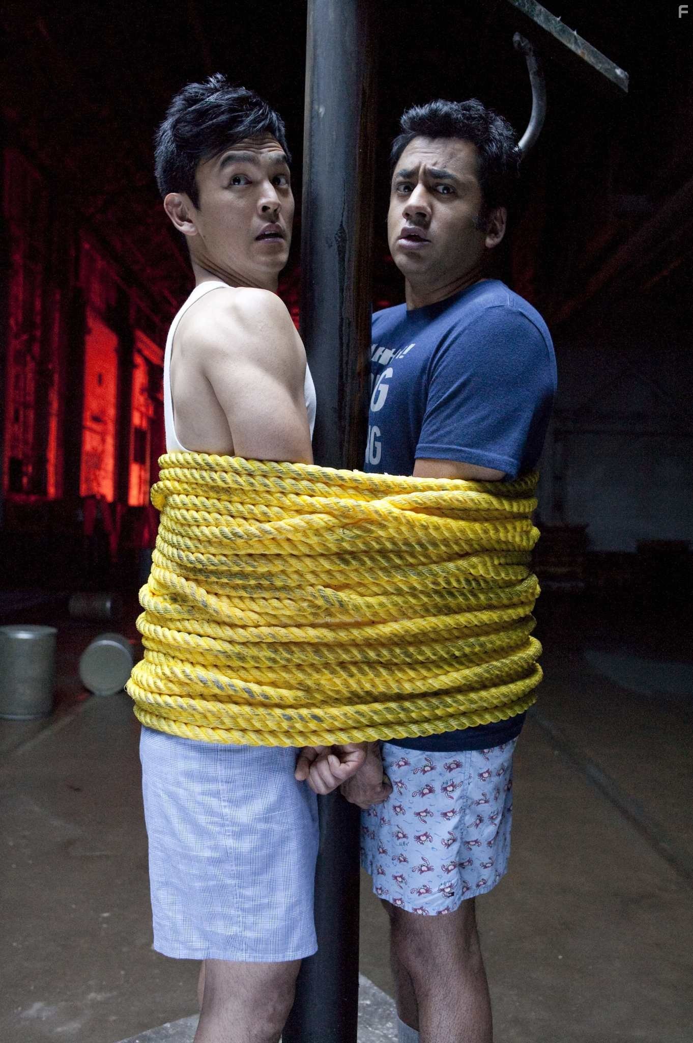 John Cho and Kal Penn in Убойное Рождество Гарольда и Кумара (2011)