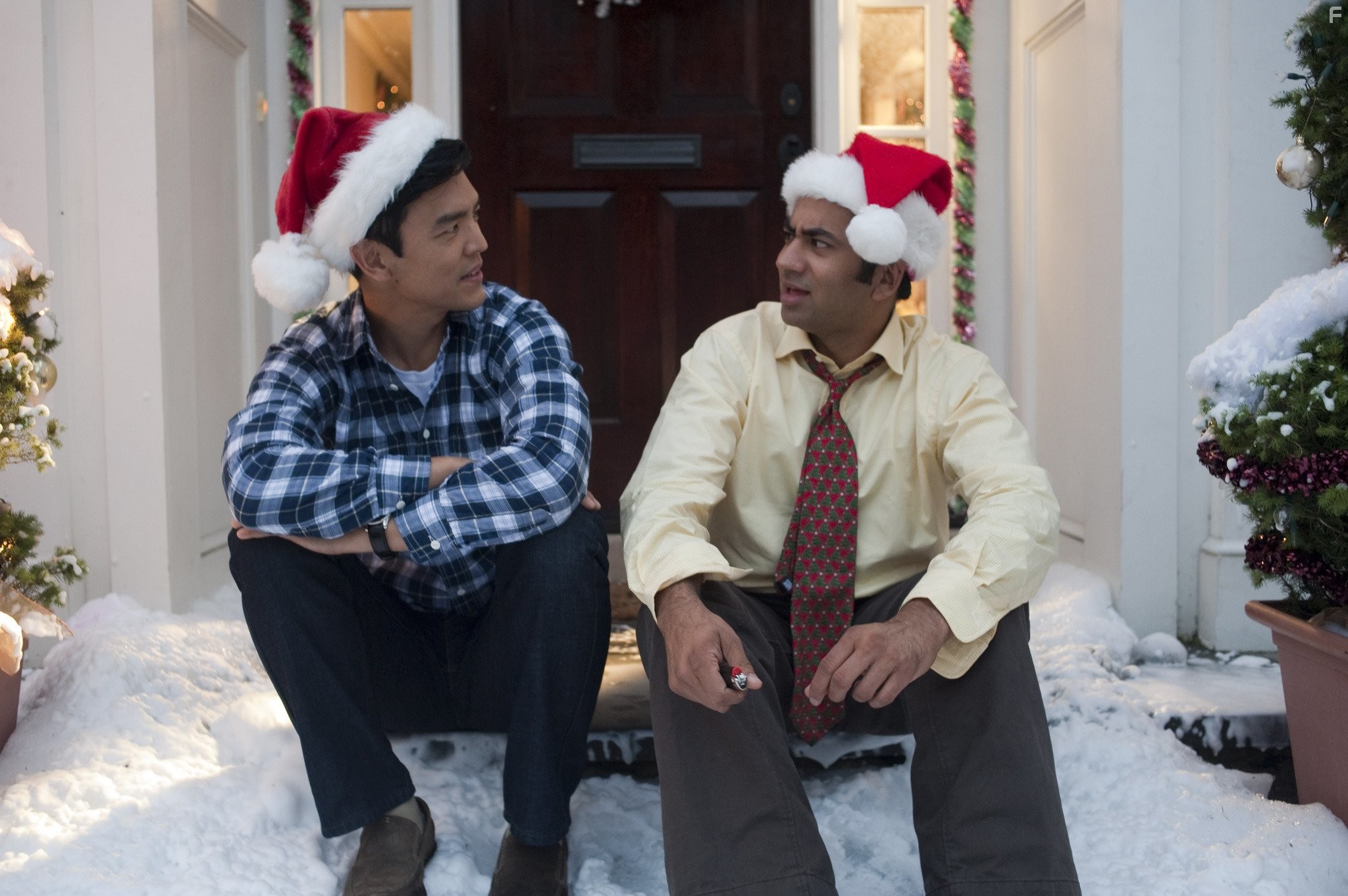 John Cho and Kal Penn in Убойное Рождество Гарольда и Кумара (2011)