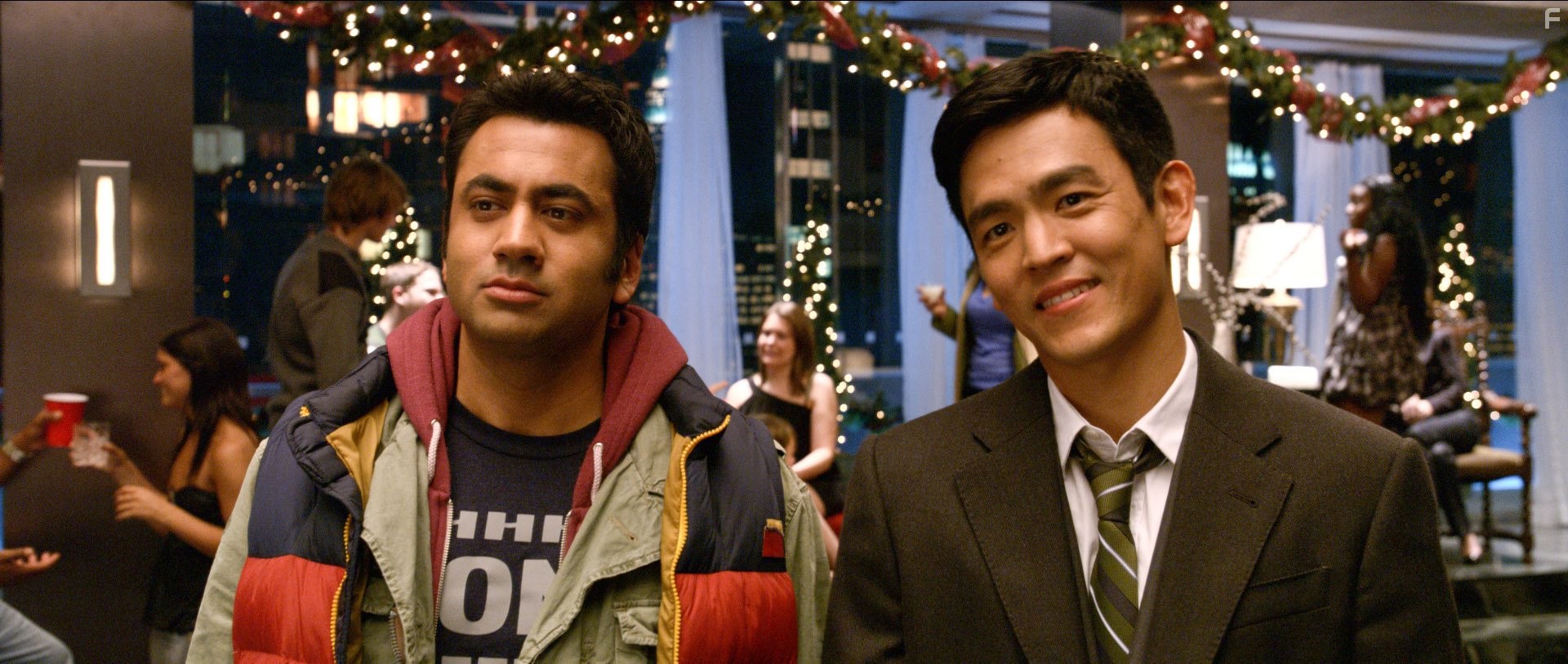 John Cho and Kal Penn in Убойное Рождество Гарольда и Кумара (2011)
