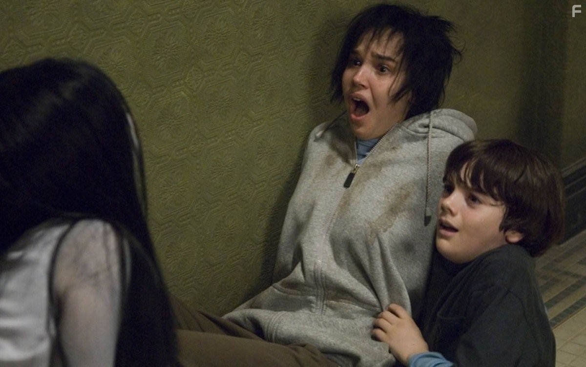 Arielle Kebbel and Matthew Knight in Проклятие 2 (2006)