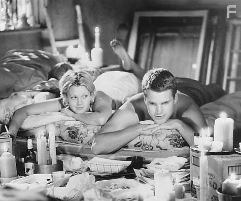 Drew Barrymore and Chris O'Donnell in Дикая любовь (1995)