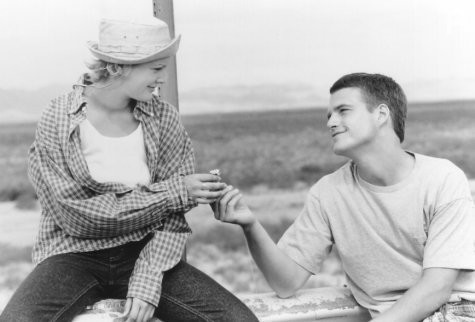 Drew Barrymore and Chris O'Donnell in Дикая любовь (1995)