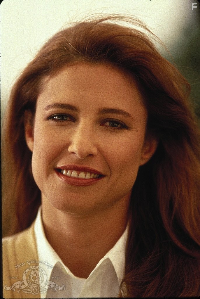 Mimi Rogers in Чaсы отчаяния (1990)
