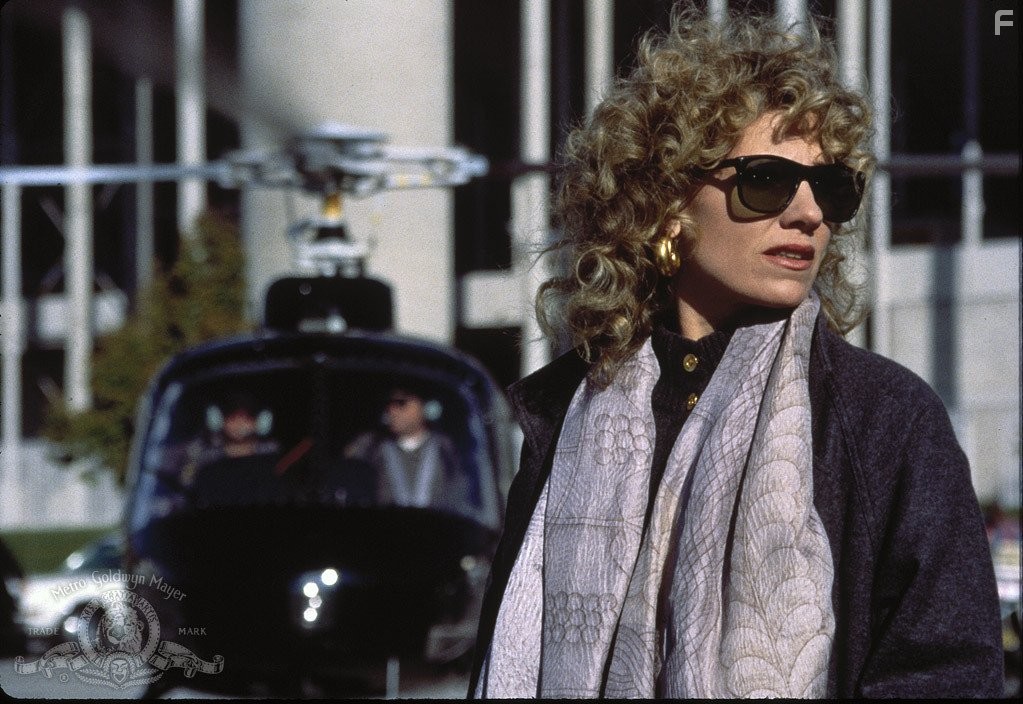 Lindsay Crouse in Чaсы отчаяния (1990)