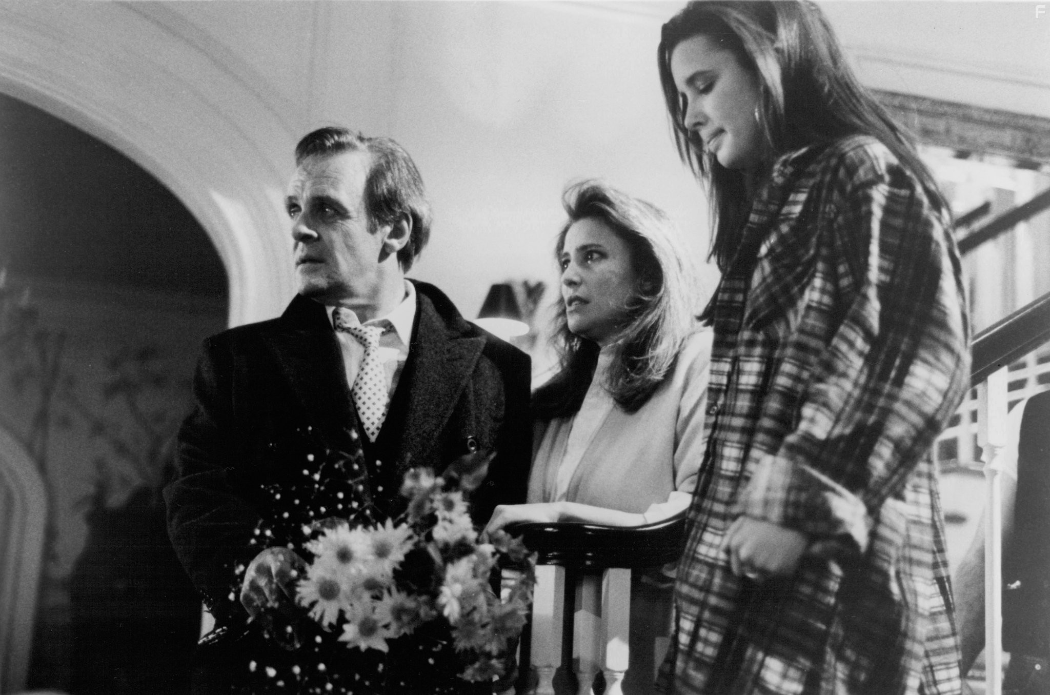 Anthony Hopkins, Mimi Rogers, and Shawnee Smith in Чaсы отчаяния (1990)