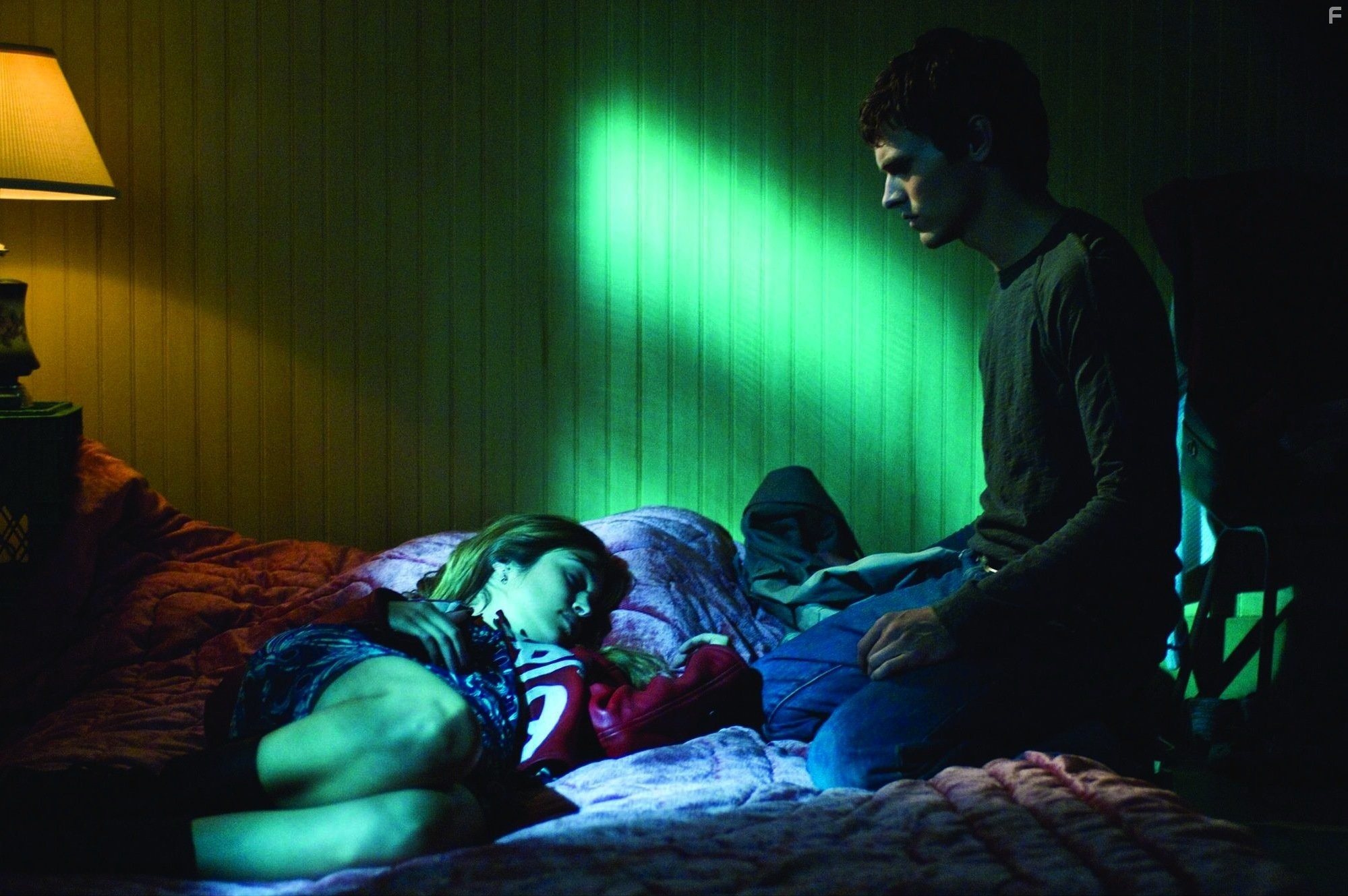 Autumn Reeser and Tad Hilgenbrink in Пропащие ребята: Племя (2008)