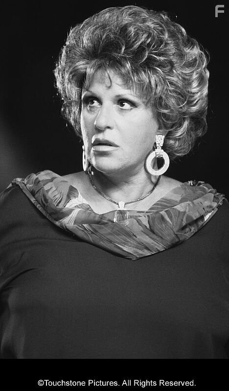 Lainie Kazan stars as Pepper