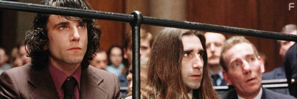 Daniel Day-Lewis and Pete Postlethwaite in Во имя отца (1993)