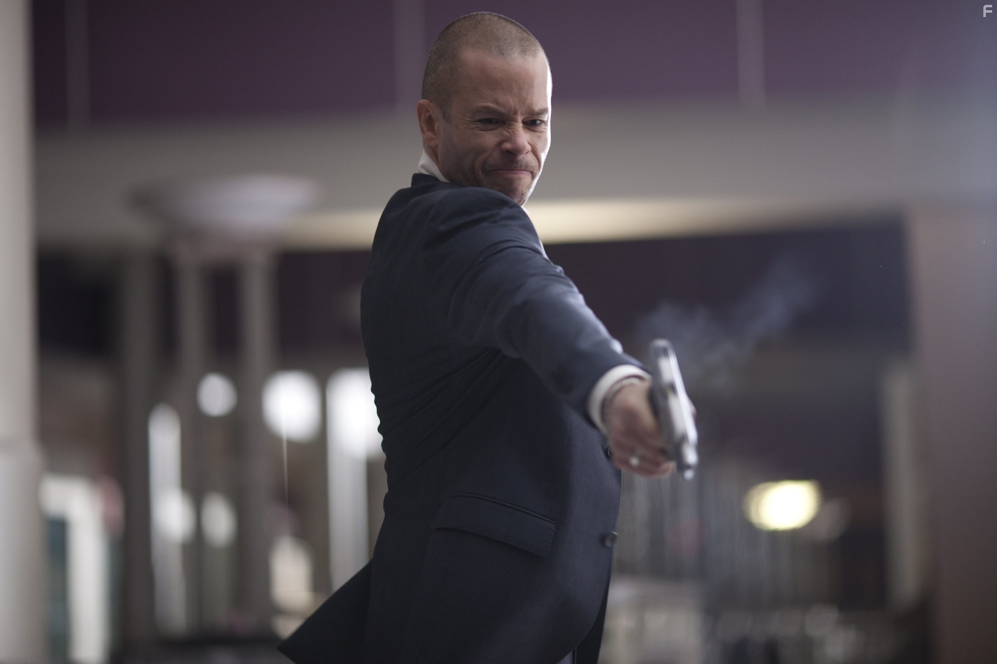 Guy Pearce in Голодный кролик атакует (2011)