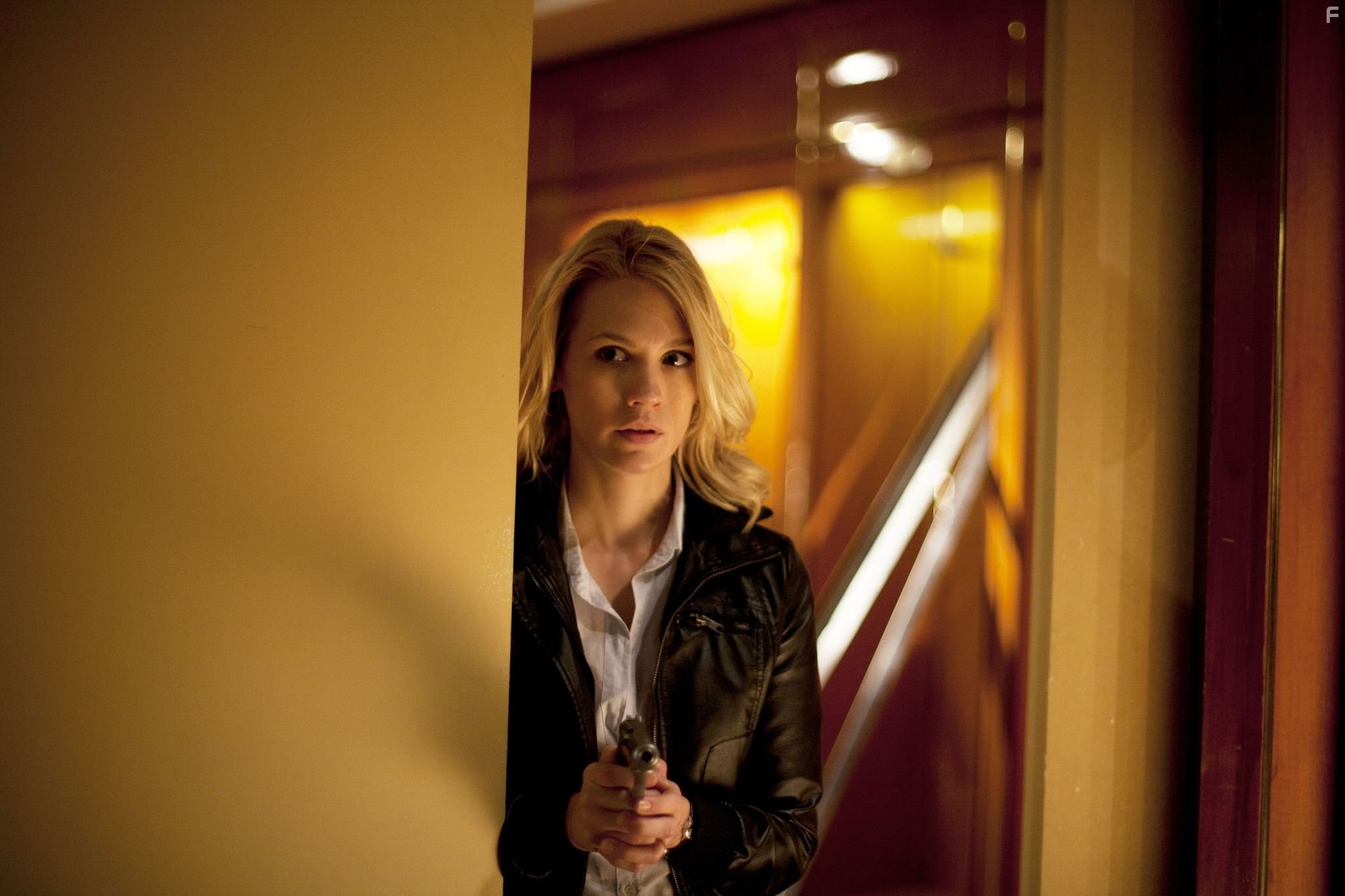 January Jones in Голодный кролик атакует (2011)