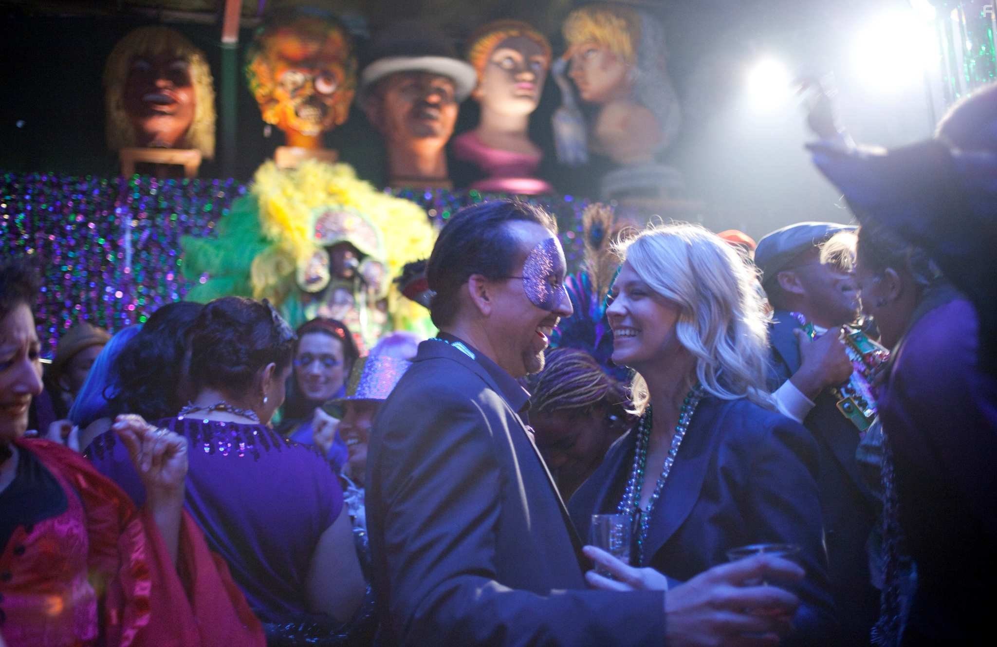 Nicolas Cage and January Jones in Голодный кролик атакует (2011)