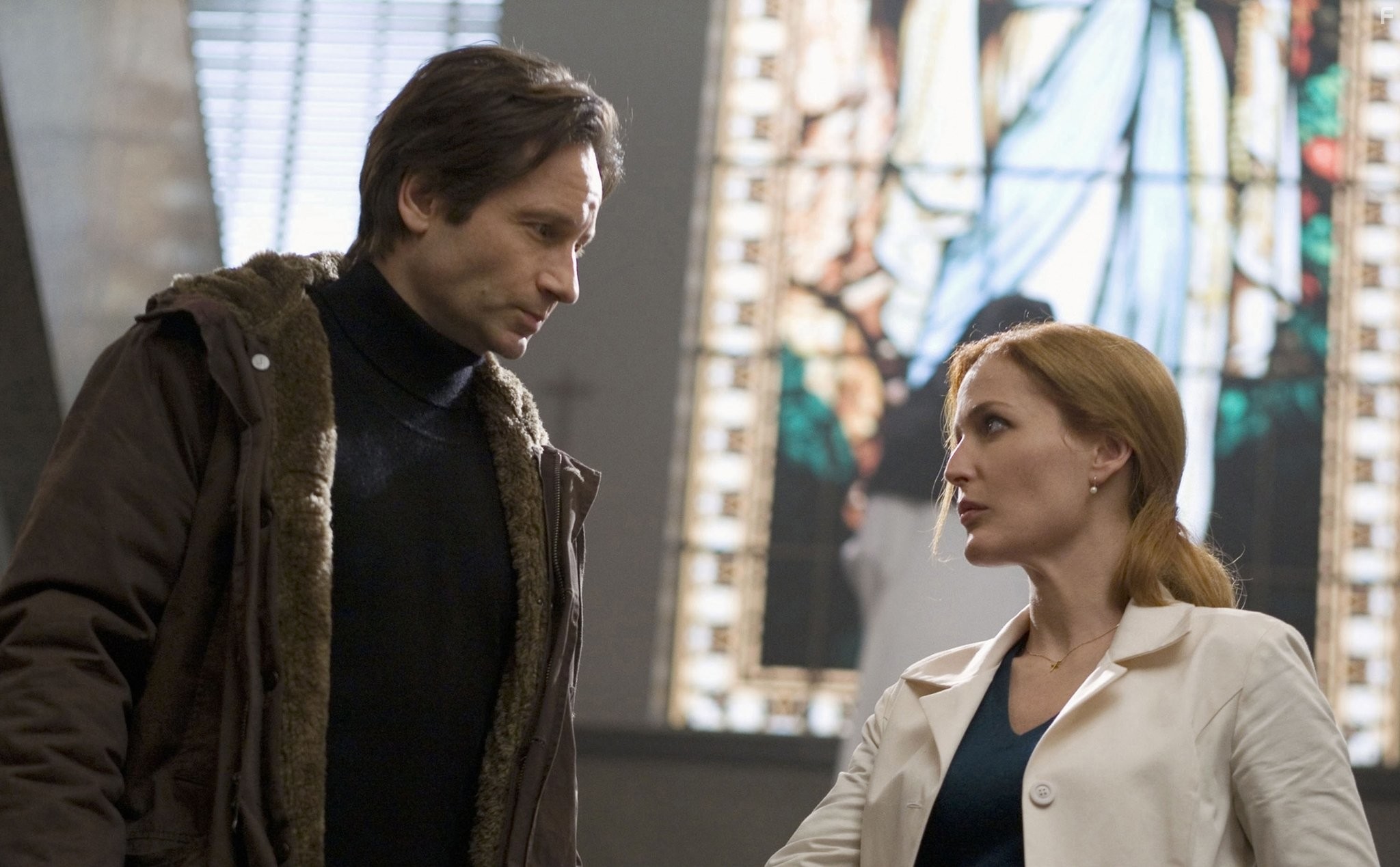 Gillian Anderson and David Duchovny in Секретные материалы: Хочу верить (2008)