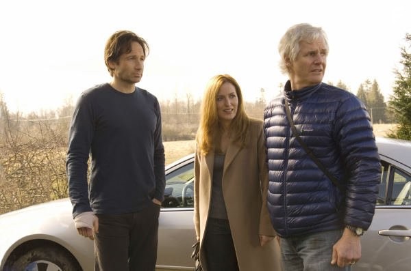 Gillian Anderson, David Duchovny, and Chris Carter in Секретные материалы: Хочу верить (2008)