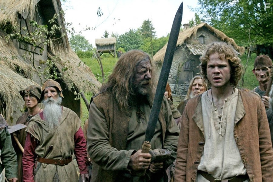 Shawn Ashmore and Dave 'Squatch' Ward in Волшебник Земноморья (2004)