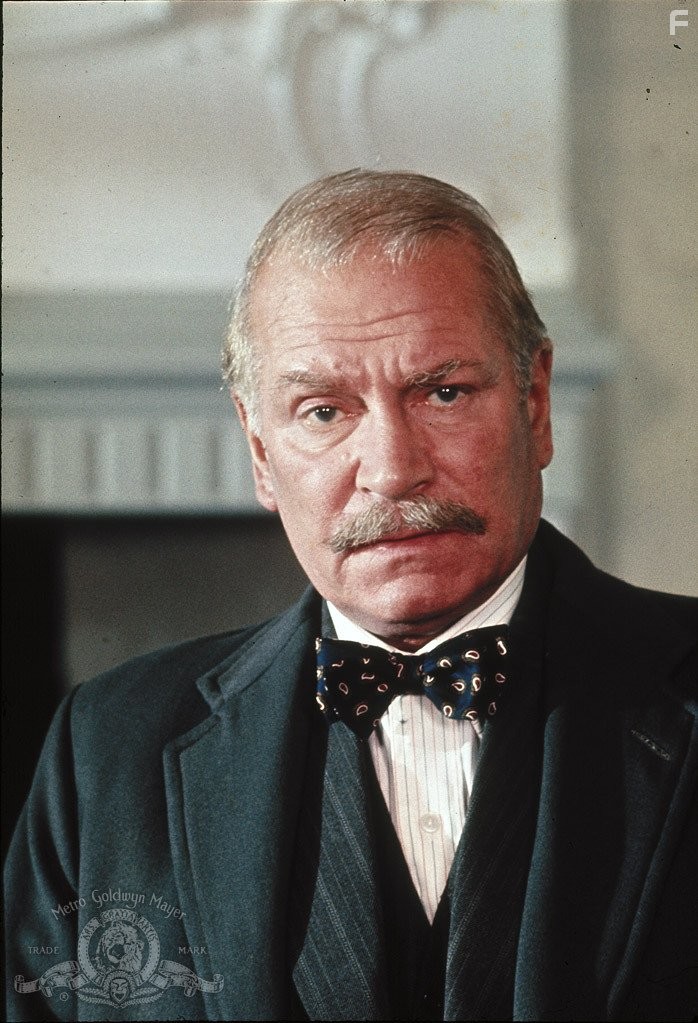 Laurence Olivier in Мост слишком далеко (1977)