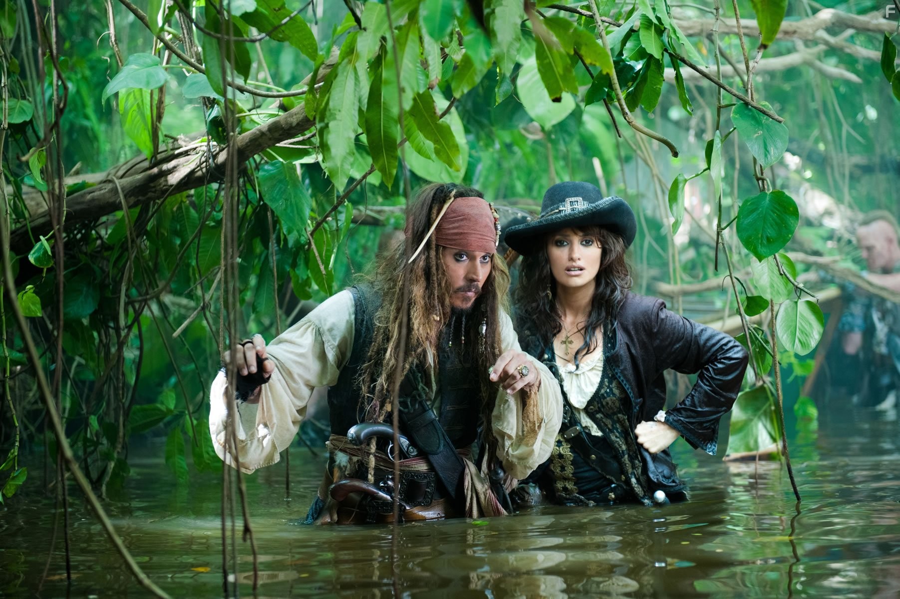 Johnny Depp and Pen?lope Cruz in Пираты Карибского моря: На странных берегах (2011)