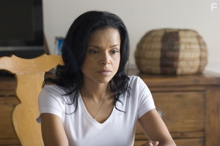 Victoria Rowell in Дом храбрых (2006)