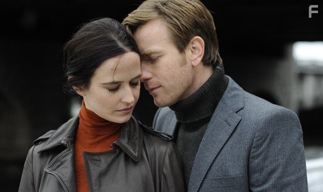 Ewan McGregor and Eva Green in Последняя любовь на Земле (2011)